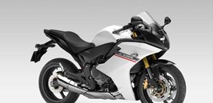 Honda CBR 600 F 2012 vs BMW HP2 Sport 2009
