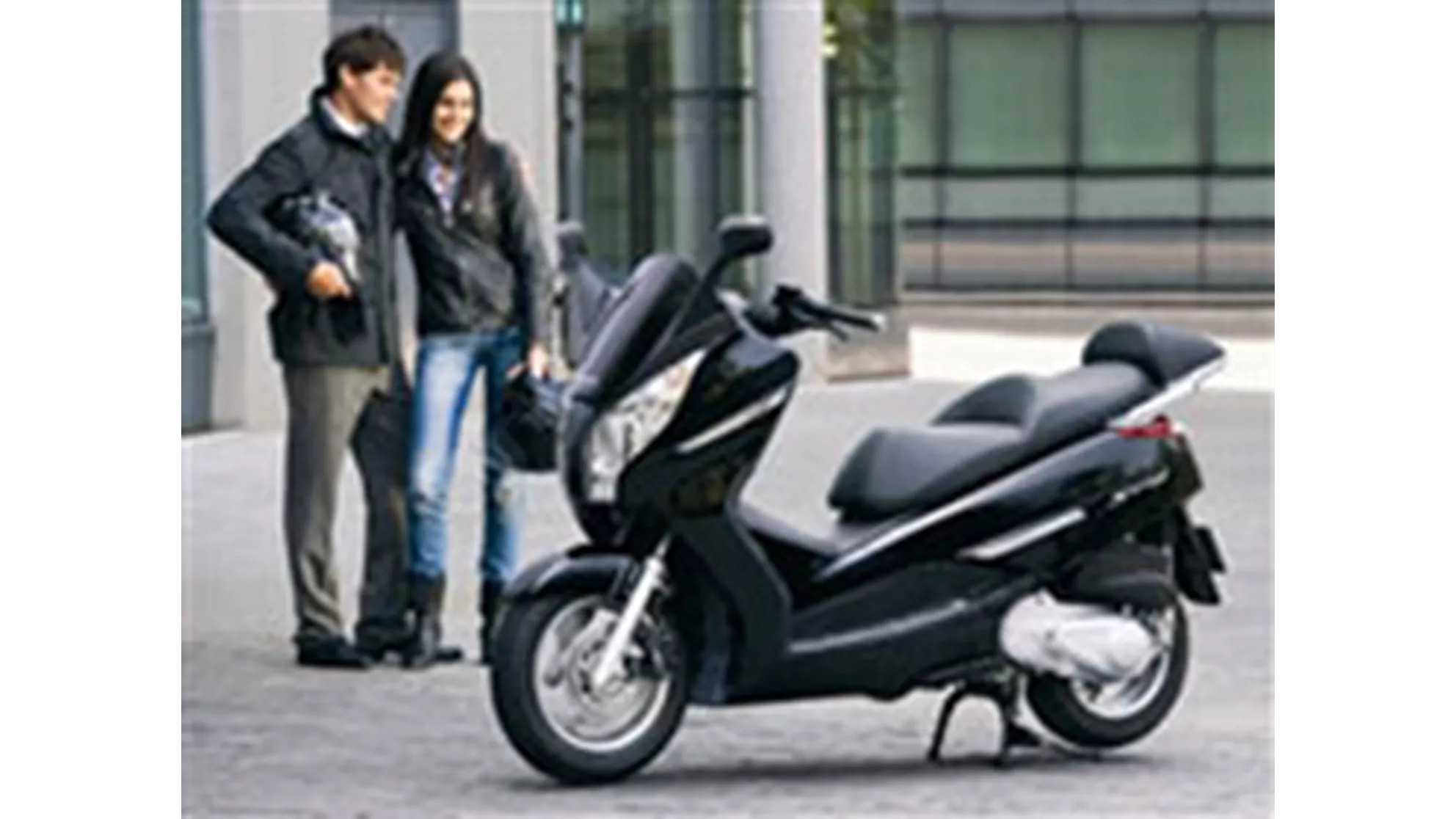 Honda FES 125 S-Wing - Image 8 Honda FES 125 S-Wing - Image 8