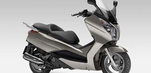 Piaggio X10 350 i.e. 2012 vs Honda FES 125 S-Wing 2012