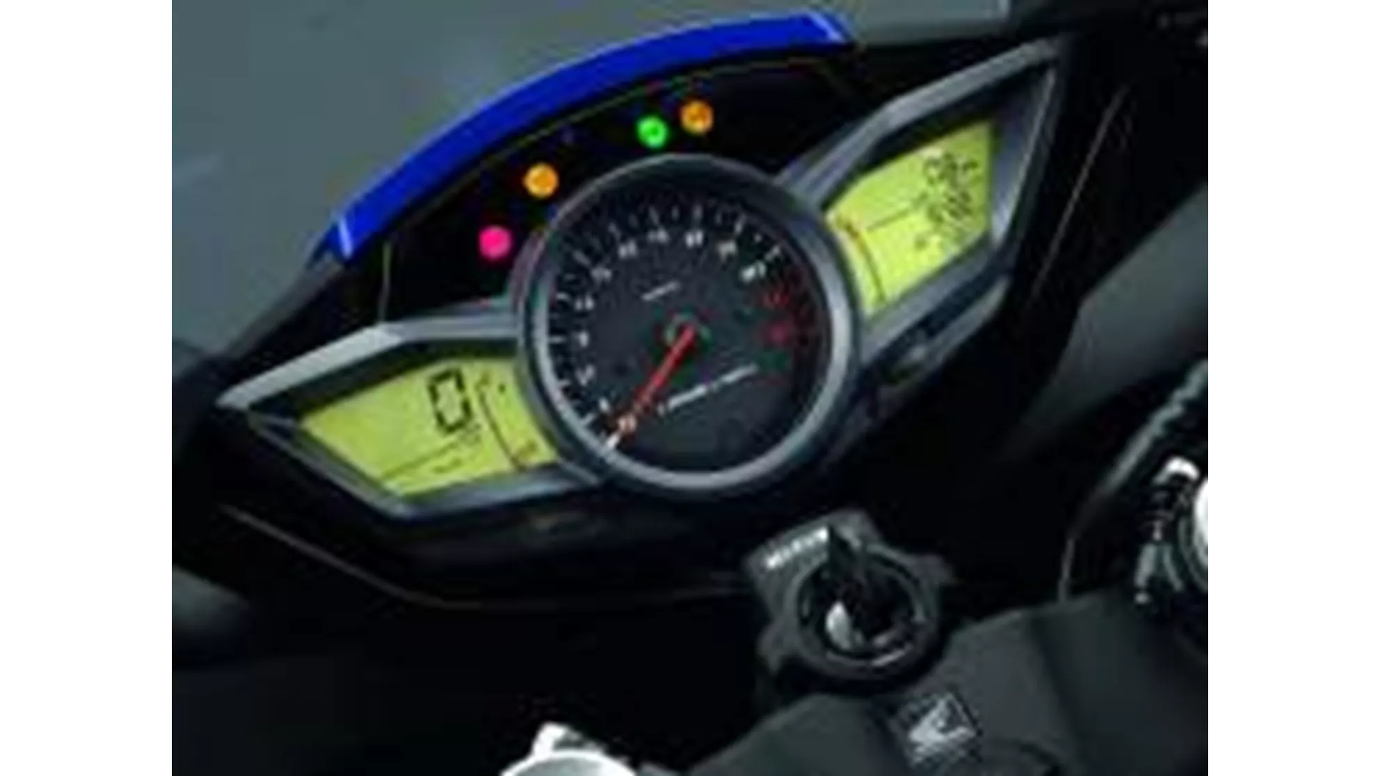 Honda VFR 1200 F - Image 9 Honda VFR 1200 F - Image 9