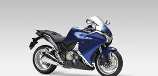 Honda VFR 1200 F 2012 vs BMW K 1300 GT 2009