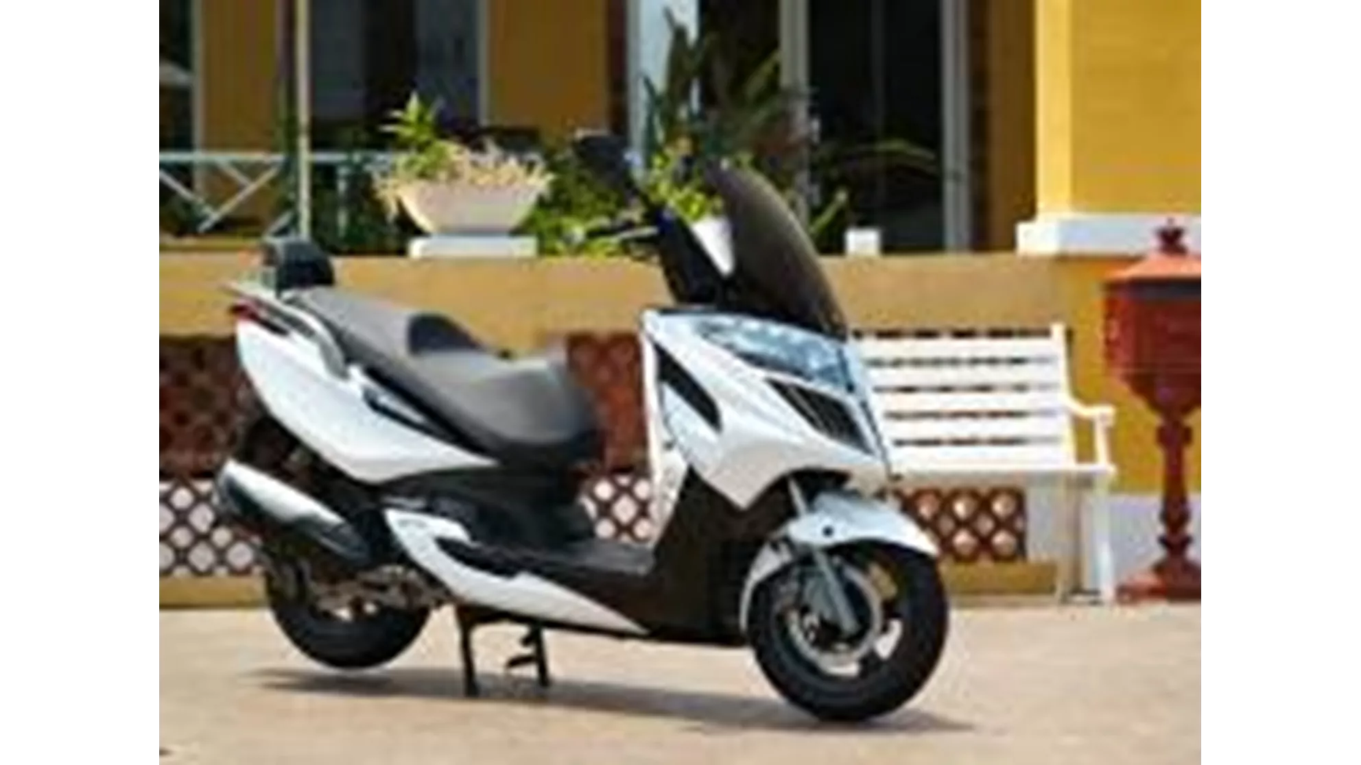 Kymco Grand Dink 300i - Image 7 Kymco Grand Dink 300i - Image 7