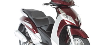 Piaggio Liberty 125ie 3V 2012 vs Peugeot Geopolis 250 Urban 2012