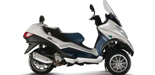 Piaggio MP3 Hybrid 125 2012 vs Piaggio MP3 Hybrid 300 LT 2011