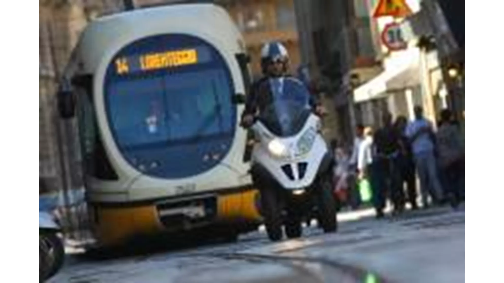 Piaggio MP3 Hybrid 300 LT - Image 6 Piaggio MP3 Hybrid 300 LT - Image 6