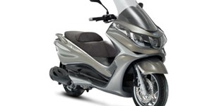 Honda Forza 350 2022 vs Piaggio X10 350 i.e. 2012