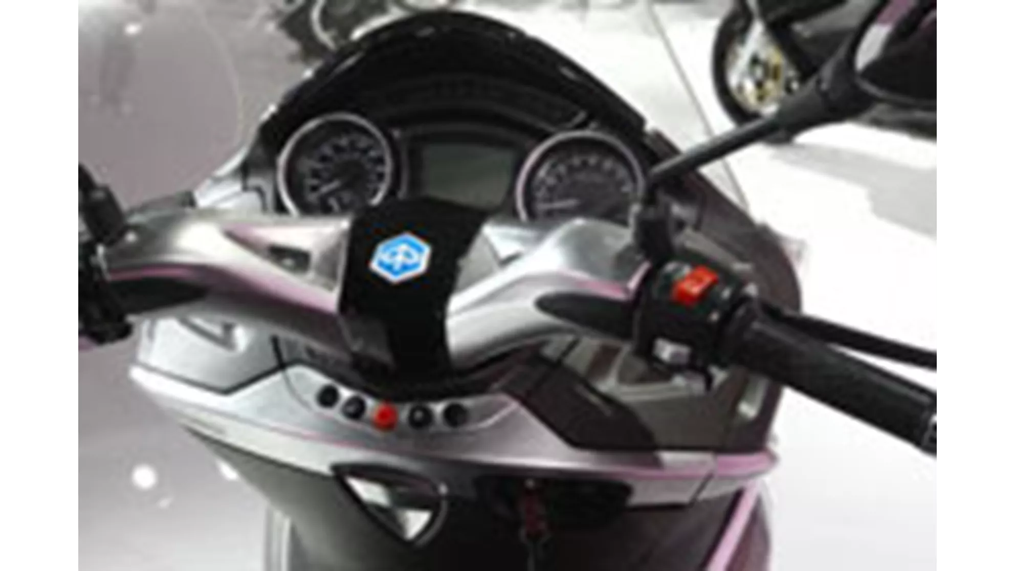 Piaggio X10 500 i.e. ABS - Image 5 Piaggio X10 500 i.e. ABS - Image 5