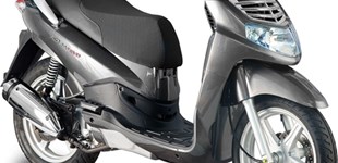 Sym HD 125 EVO 2012 vs Rieju RS3 125 2018