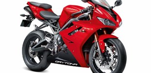 Triumph Daytona 675 2012 vs Yamaha MT-09 2021