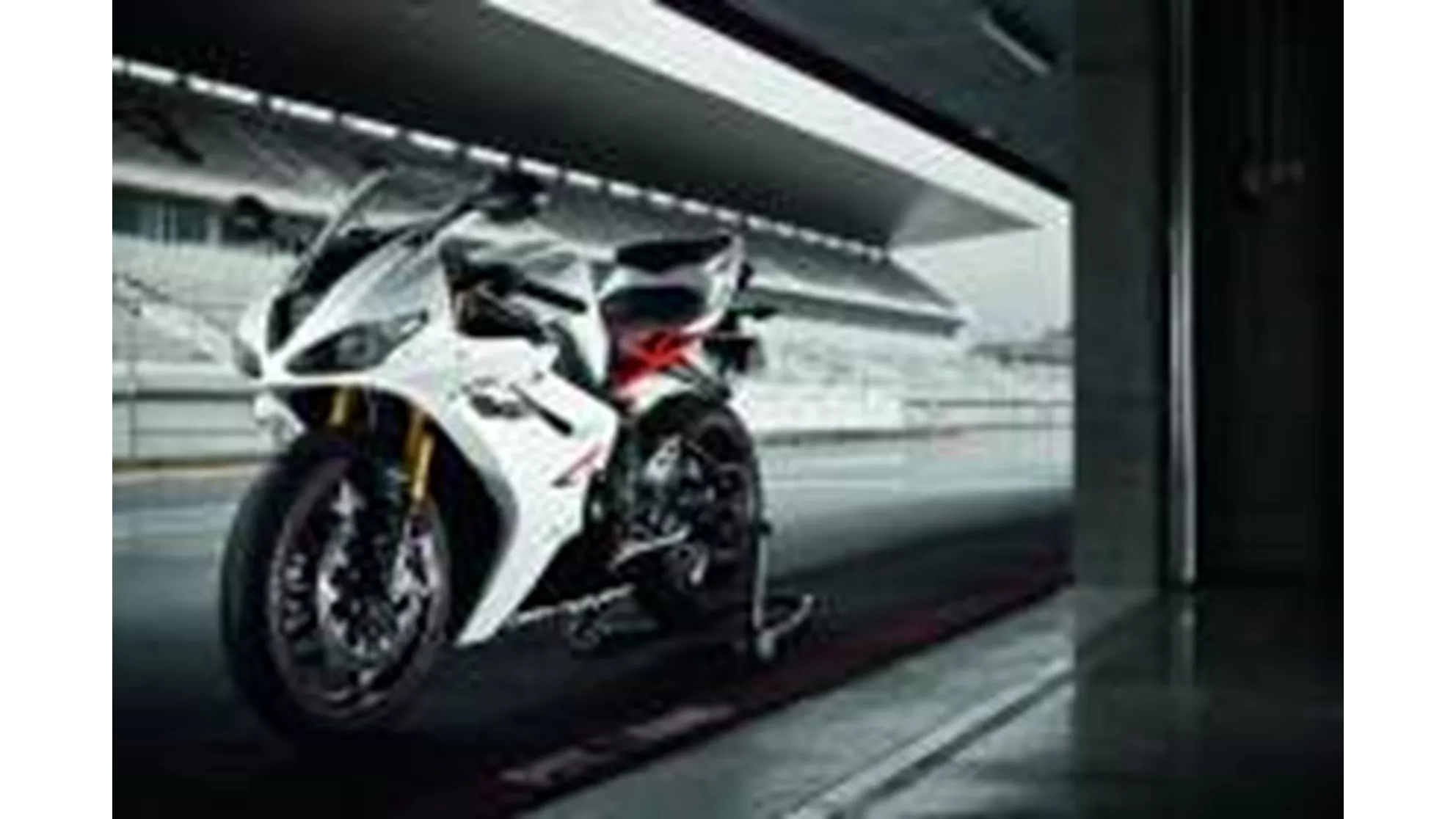 Triumph Daytona 675 R - Image 3 Triumph Daytona 675 R - Image 3