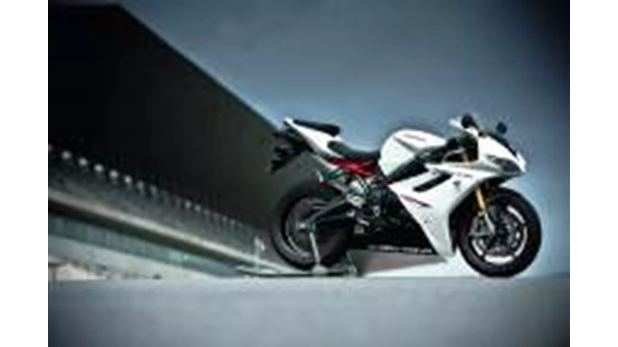 Triumph Daytona 675 R - Image 4 Triumph Daytona 675 R - Image 4