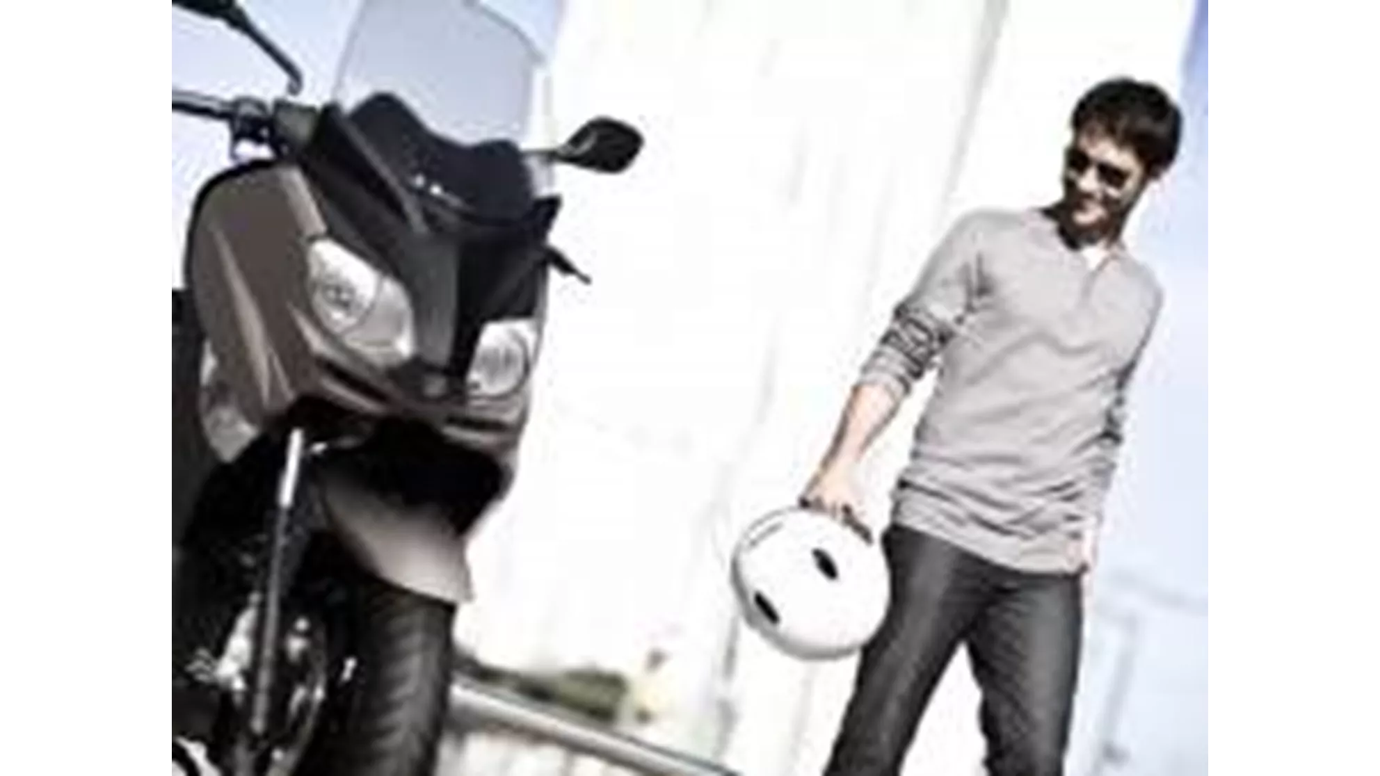Yamaha X-Max 250 - Image 9 Yamaha X-Max 250 - Image 9