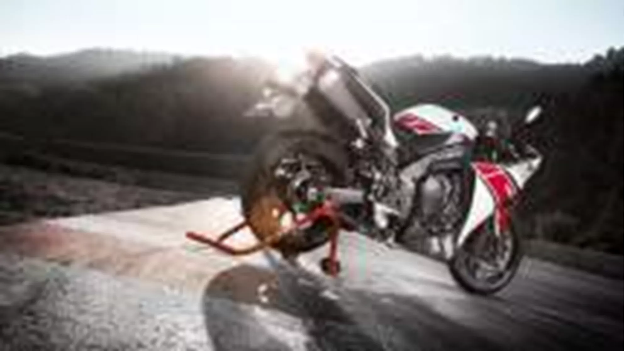 Yamaha R1 - Image 8 Yamaha R1 - Image 8
