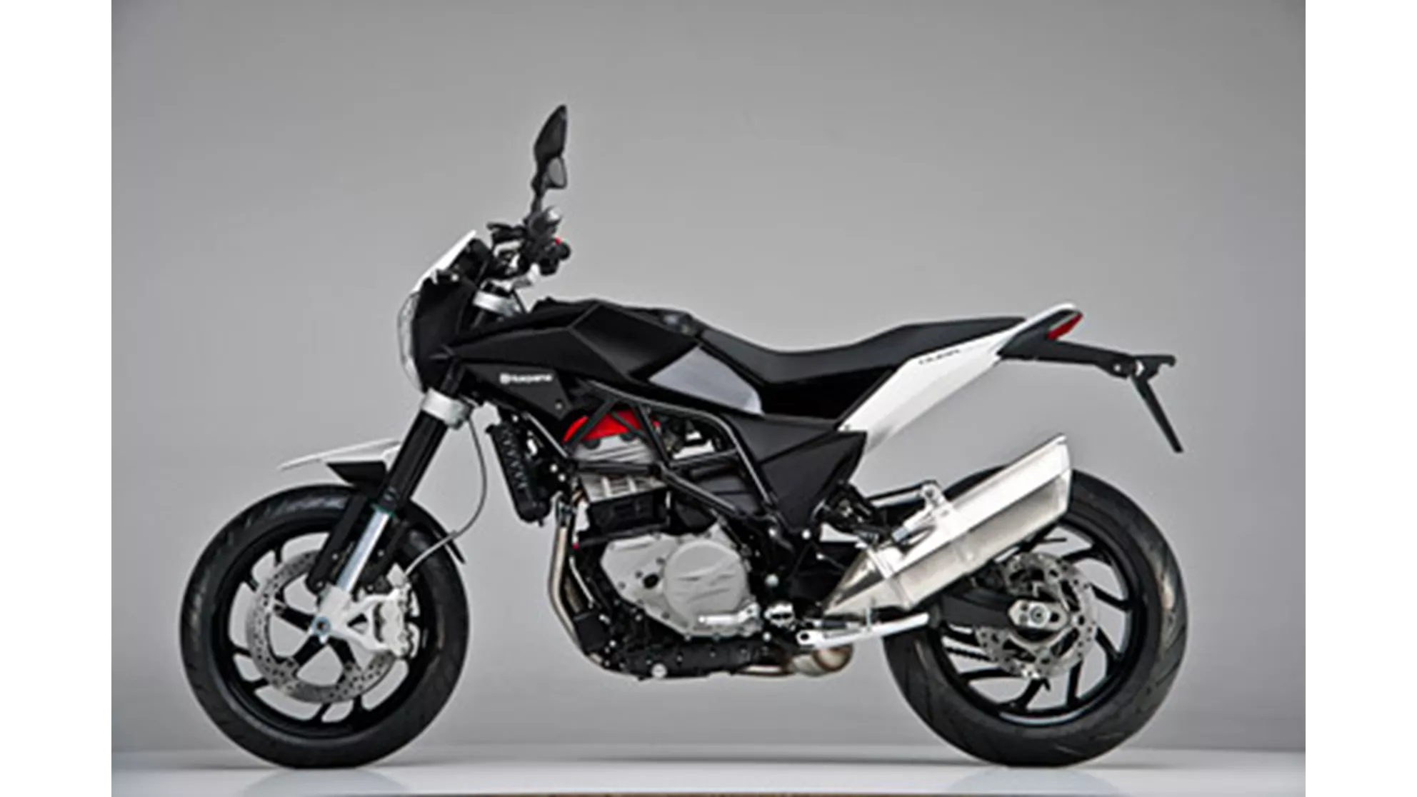 Husqvarna Nuda 900 - Image 10 Husqvarna Nuda 900 - Image 10