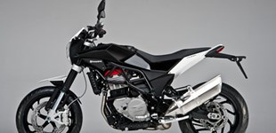 Husqvarna Nuda 900 2012 vs Ducati Hypermotard 821 2015