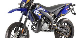 Honda NT 650V Deauville 2009 vs Derbi Senda DRD X-Treme 50 SM 2012