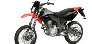 United Motors UM DSR SM 125 2018 vs Derbi Senda Baja 125 SM 2012