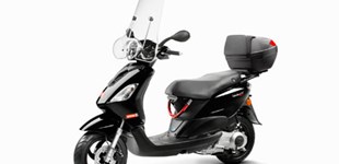 Derbi Boulevard 125 2012 vs Suzuki GSX-S125 2021