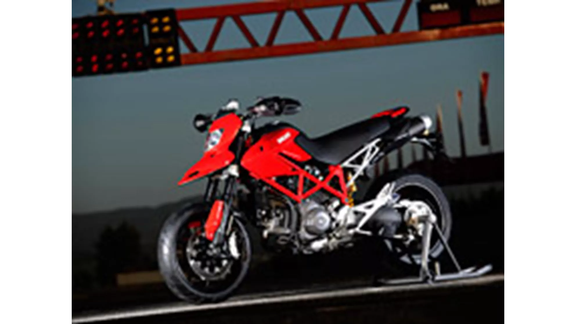 Ducati Hypermotard 1100 - Image 2