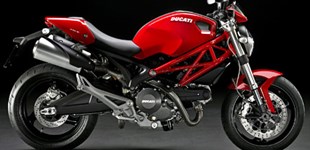 KTM 690 Duke R 2016 vs Ducati Monster 696 2012