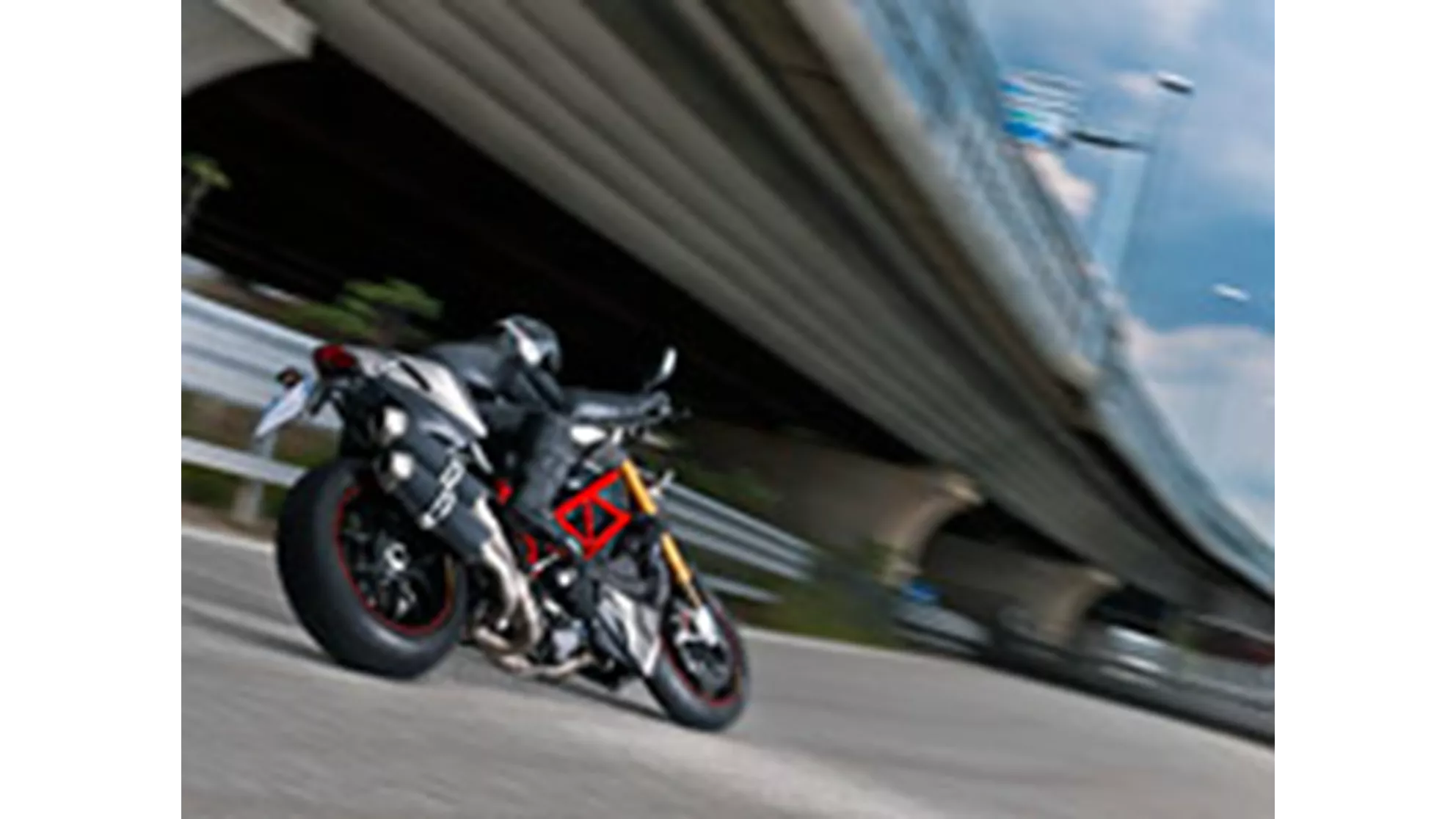 Ducati Streetfighter S - Image 7 Ducati Streetfighter S - Image 7