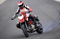 Ducati Hypermotard 1100 Evo SP 2012 - Bild 12 Ducati Hypermotard 1100 Evo SP 2012 - Bild 12