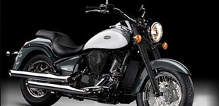 Suzuki Intruder C800 2017 vs Kawasaki VN 900 Classic Special Edition 2012