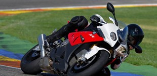 Suzuki GSX-R 750 2007 vs BMW S 1000 RR 2012