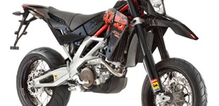 KTM 690 Supermoto 2007 vs Aprilia SXV 550 Supermoto 2012