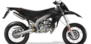 Derbi Senda DRD X-Treme 50 SM 2009 vs Aprilia SX 50 Supermoto 2012