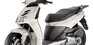 Aprilia Sportcity 300 Cube 2012 vs Aprilia Leonardo 250 2005
