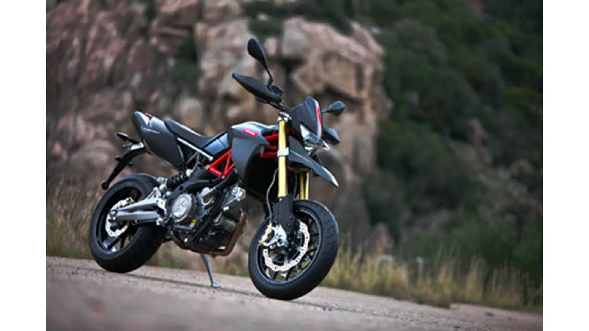Aprilia Dorsoduro 750 Factory - Image 10 Aprilia Dorsoduro 750 Factory - Image 10