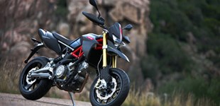 Aprilia Dorsoduro 750 Factory 2012 vs KTM 990 Supermoto 2009