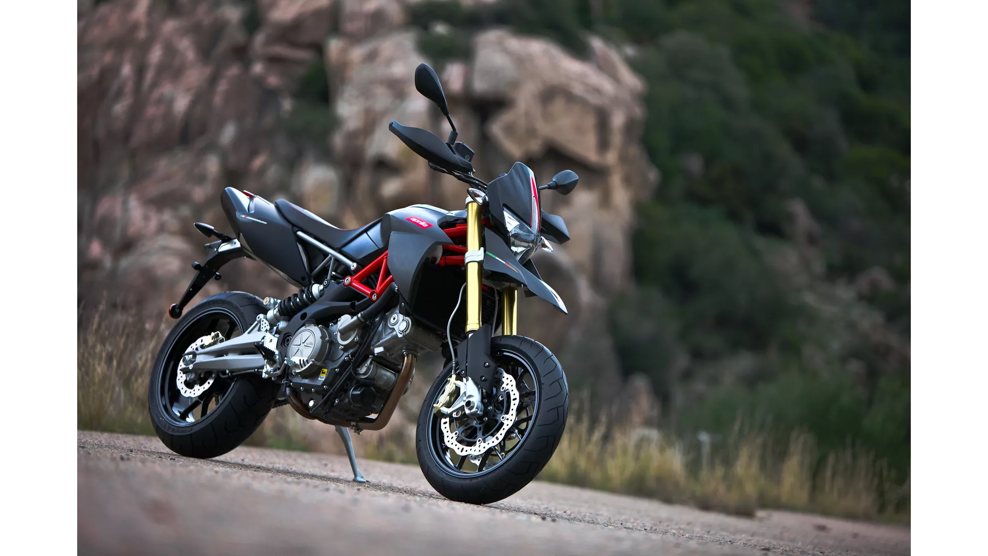 Aprilia Dorsoduro 750 Factory - Image 11 Aprilia Dorsoduro 750 Factory - Image 11