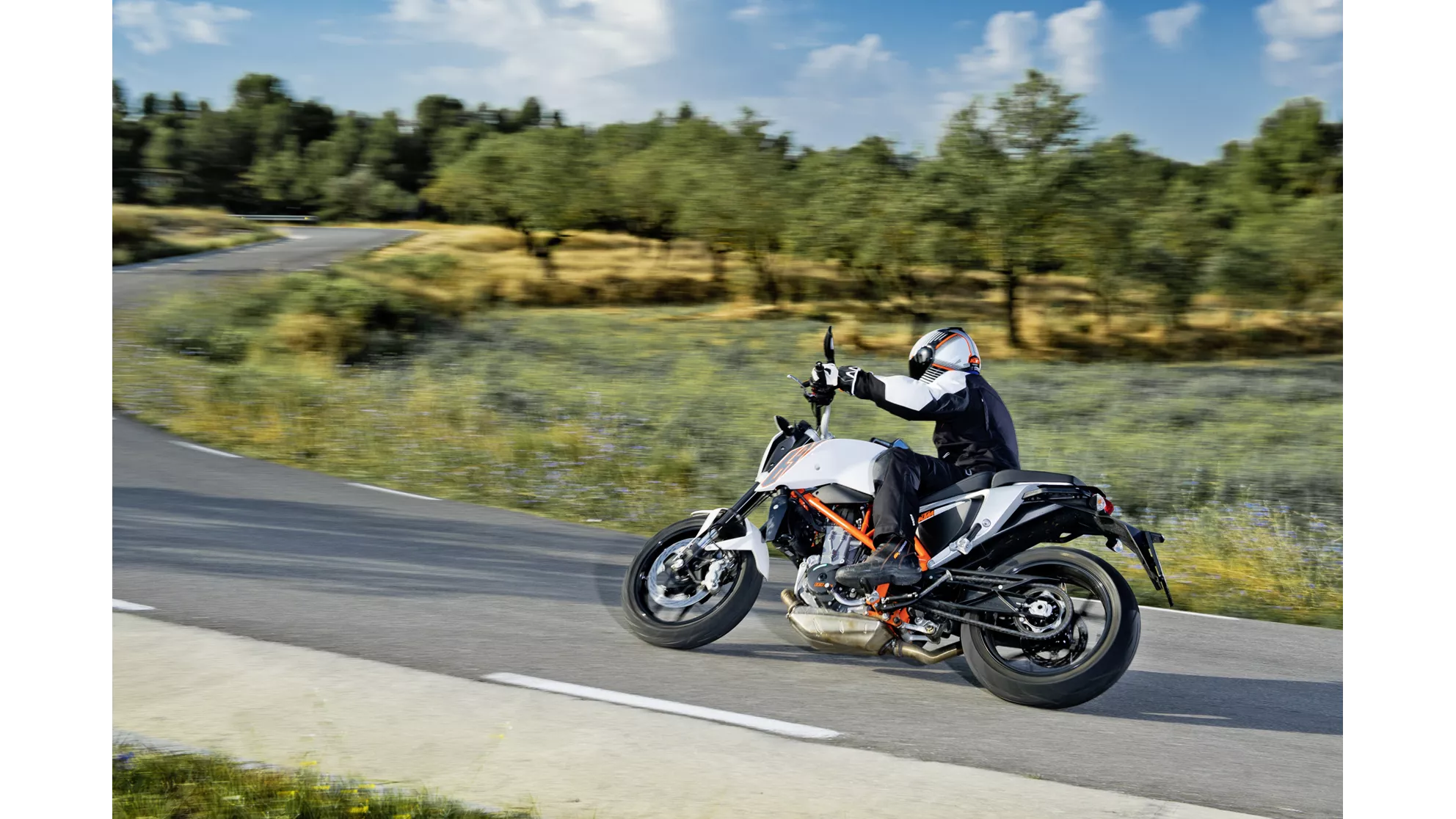 KTM 690 Duke - Image 2 KTM 690 Duke - Image 2