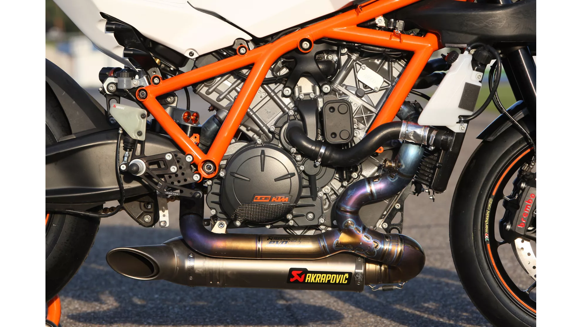 KTM 1190 RC8 R Track - Immagine 1