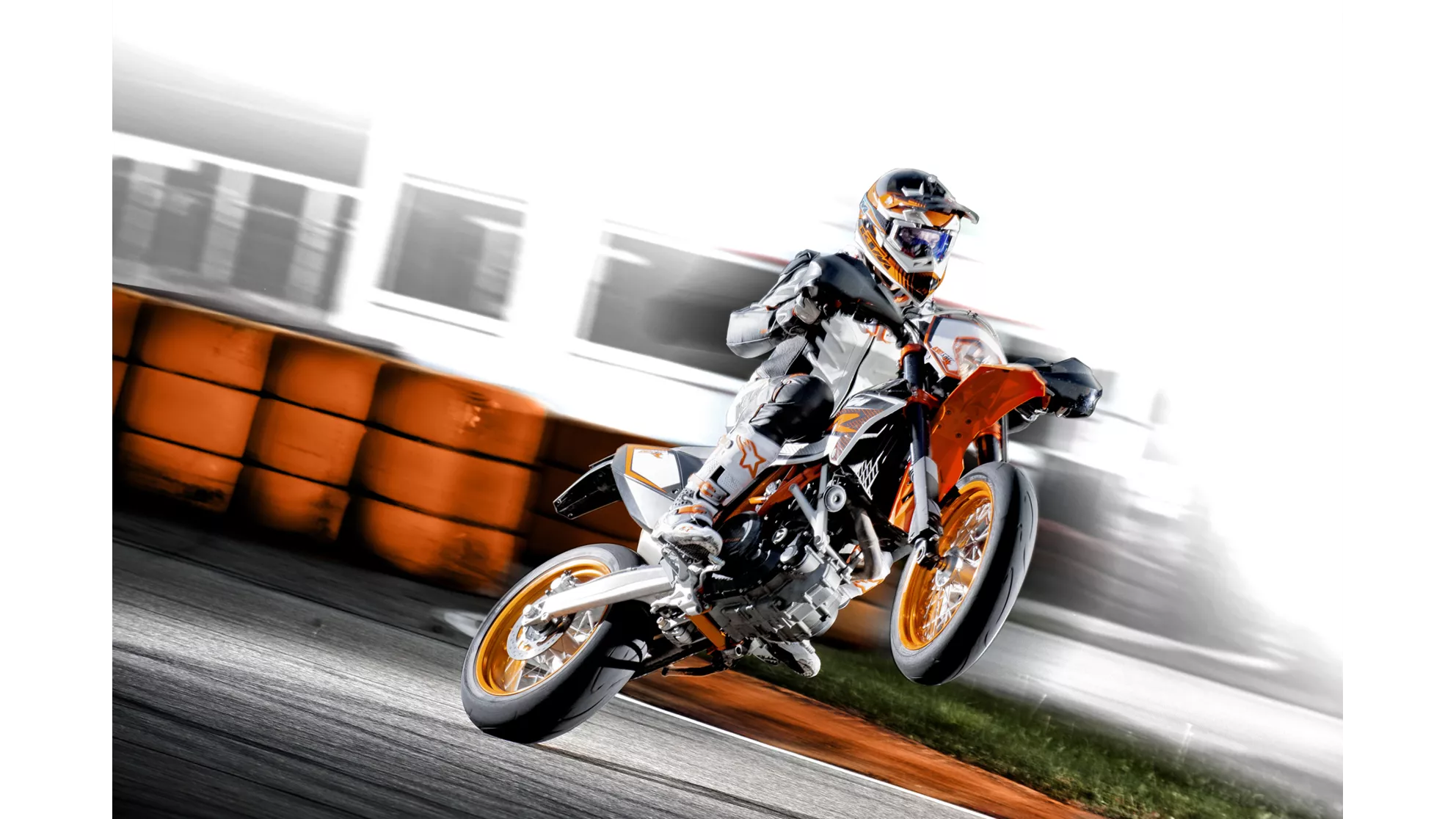 KTM 690 SMC R - Image 6 KTM 690 SMC R - Image 6