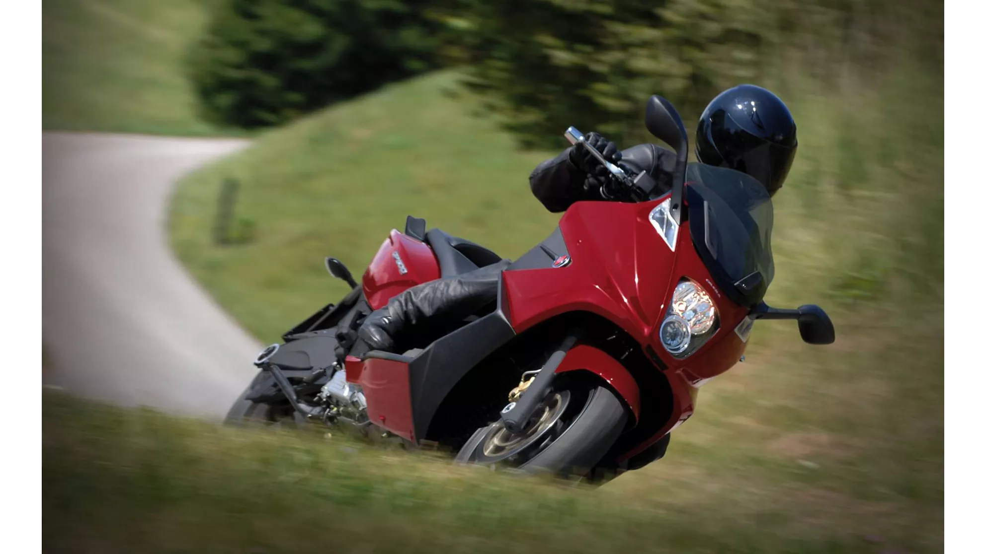 Gilera GP 800 - Image 4 Gilera GP 800 - Image 4