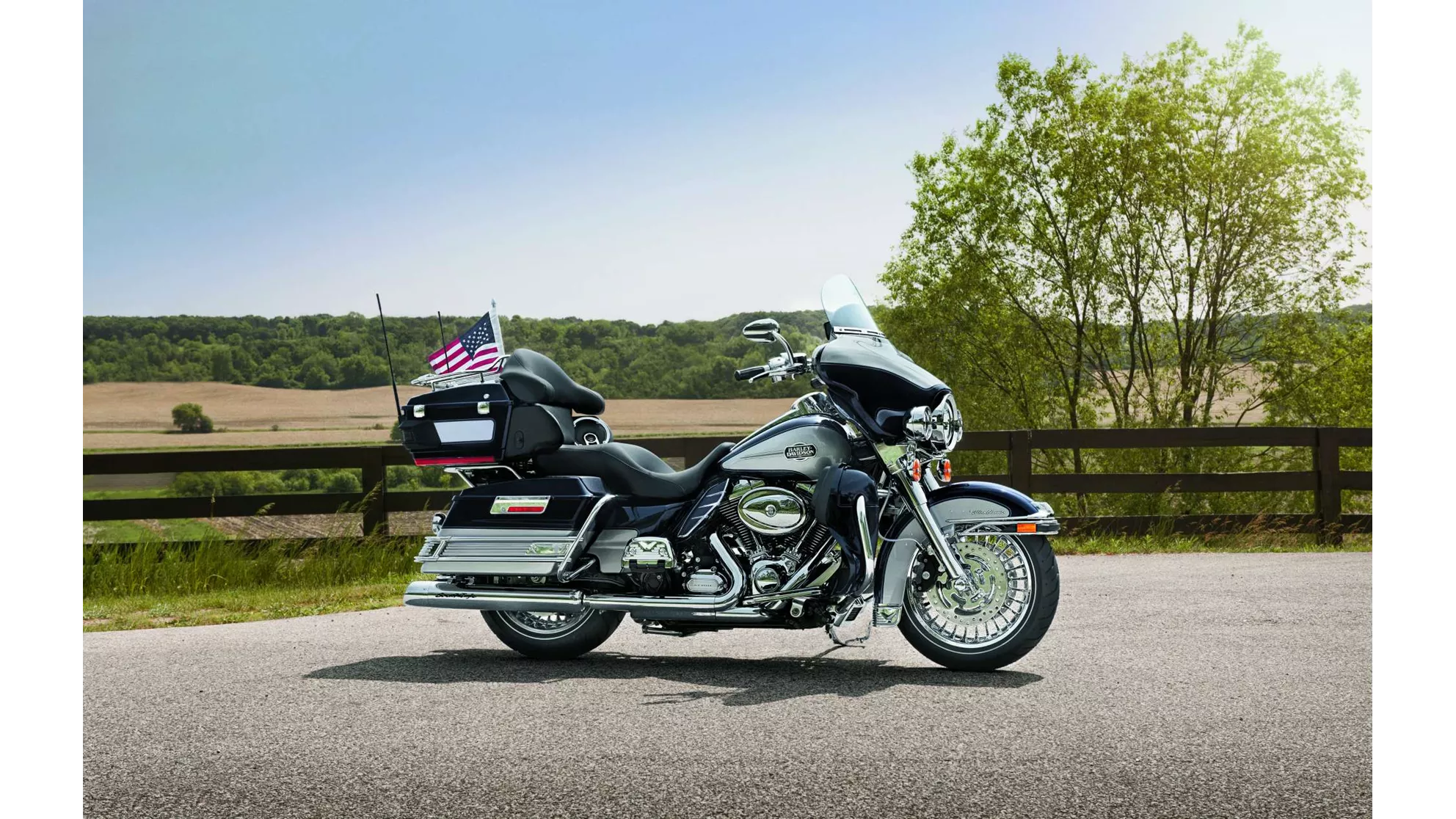 Harley-Davidson Electra Glide Classic FLHTC - Image 2 Harley-Davidson Electra Glide Classic FLHTC - Image 2