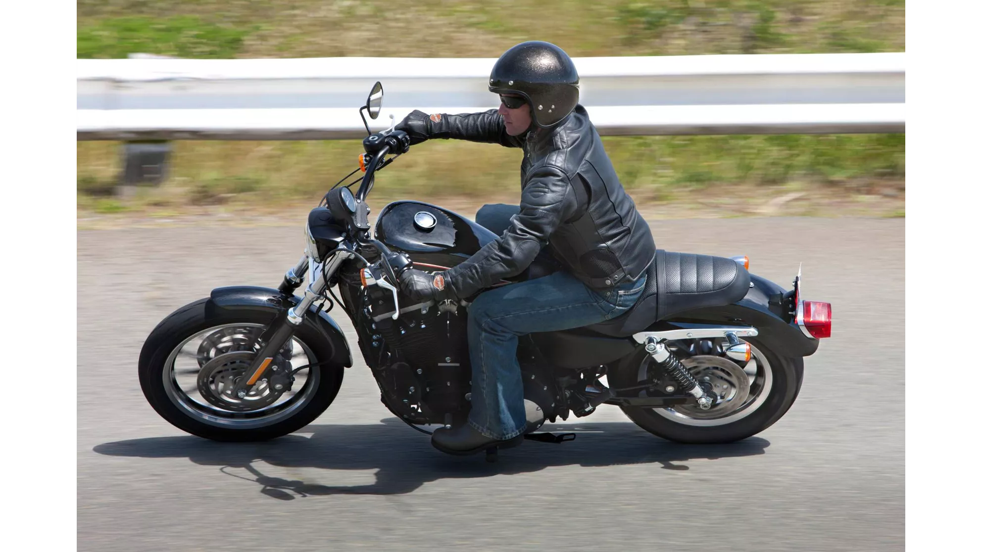 Harley-Davidson Sportster XL 883 R Roadster - Image 2 Harley-Davidson Sportster XL 883 R Roadster - Image 2