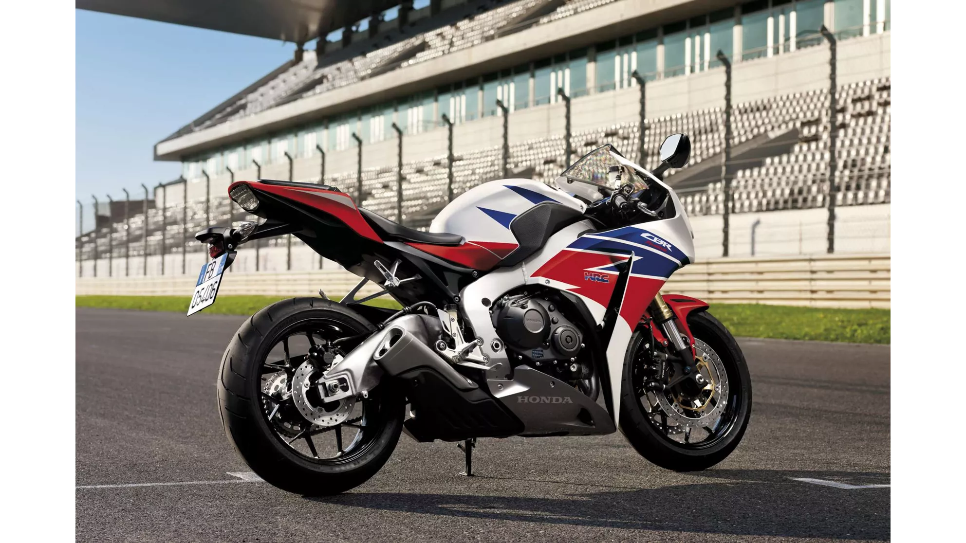 Honda CBR1000RR Fireblade - Image 4 Honda CBR1000RR Fireblade - Image 4
