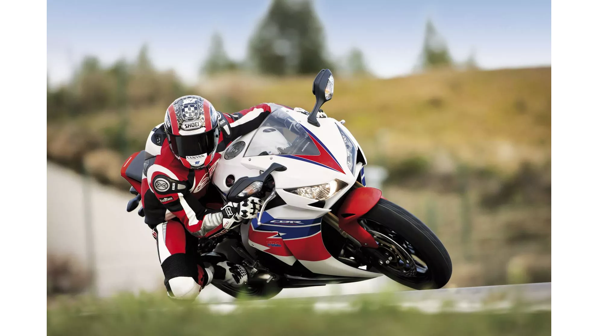 Honda CBR1000RR Fireblade - Image 5 Honda CBR1000RR Fireblade - Image 5