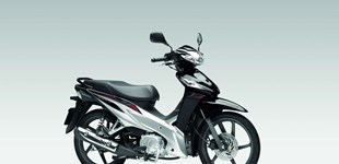 Honda Wave 110 2013 vs Honda SH300i 2009
