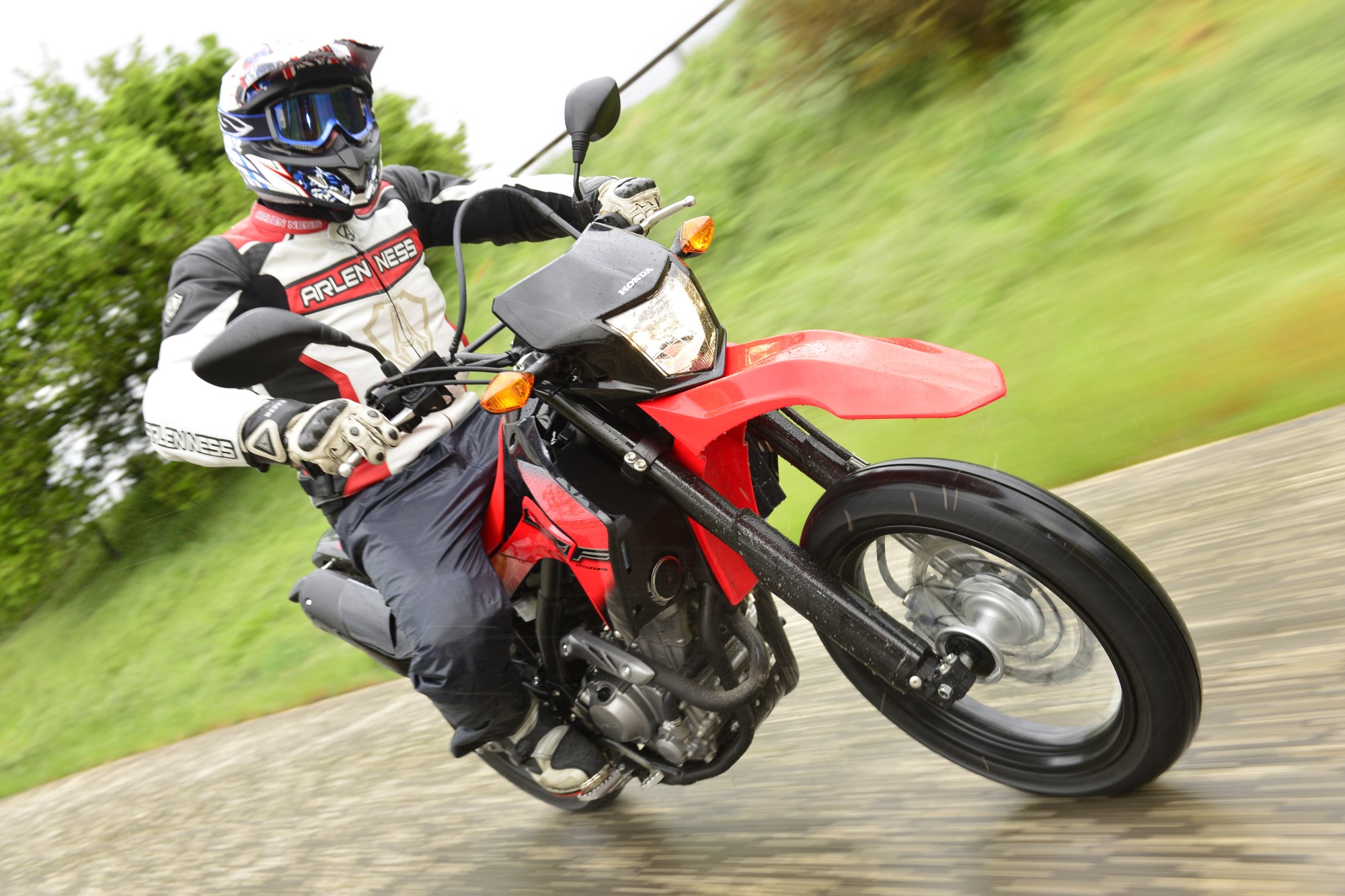 Honda CRF250M 2013 vs Honda CRF300 Rally 2024