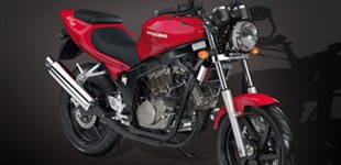 Hyosung GT 125 Naked 2013 vs Daelim Roadwin 125 R 2008