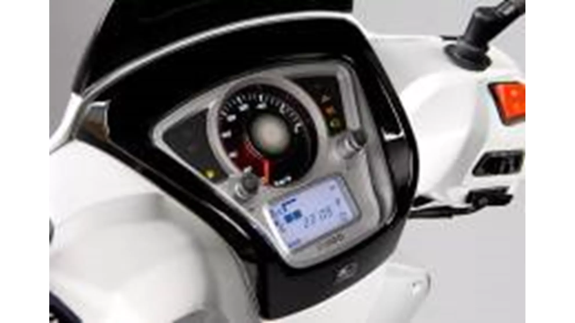 Kymco People GT 125i - Image 1 Kymco People GT 125i - Image 1