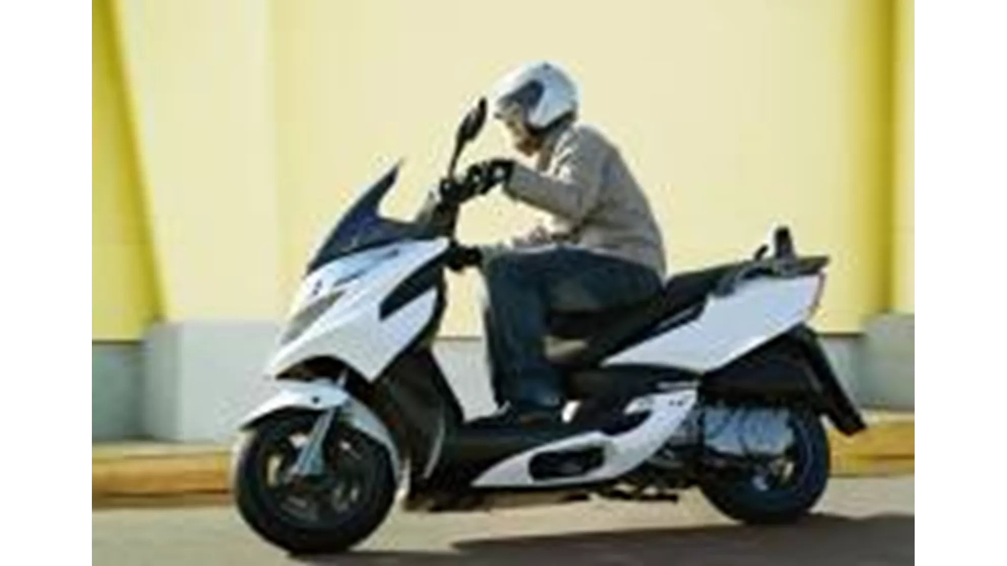 Kymco Grand Dink 300i - Image 1 Kymco Grand Dink 300i - Image 1