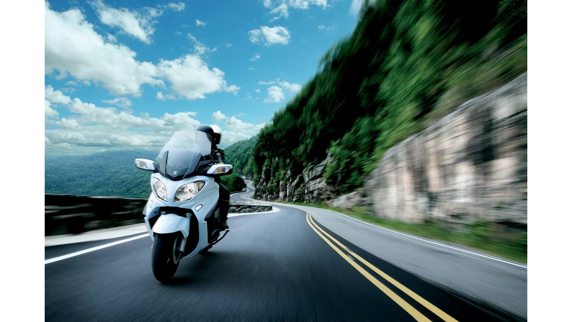 Suzuki Burgman 650 Executive - Image 2 Suzuki Burgman 650 Executive - Image 2