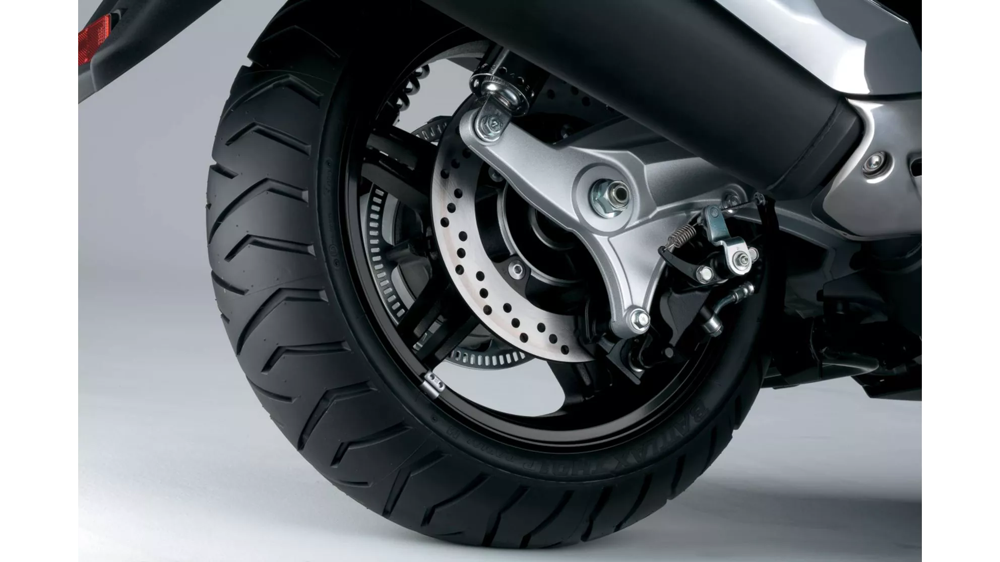 Suzuki Burgman 650 Executive - Image 10 Suzuki Burgman 650 Executive - Image 10