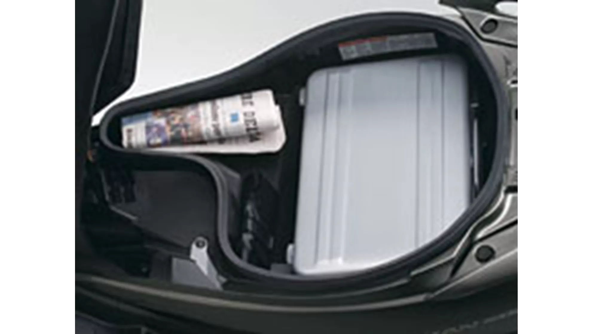 Suzuki Burgman 200 - Image 7 Suzuki Burgman 200 - Image 7